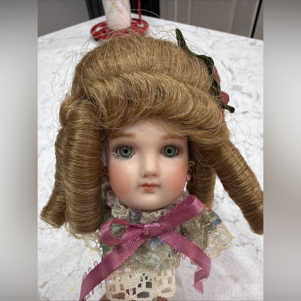 Monique Collection Victorian Porcelain Doll Head Tiffany 5-6" With Box Lt Auburn